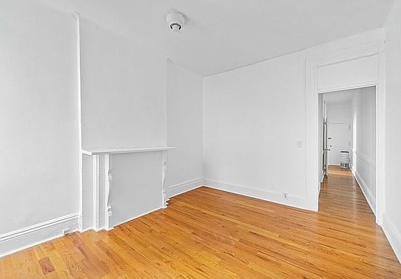4th image of 437 Jefferson Ave #3B