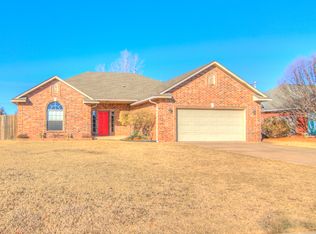 901 NE 26th Ct, Moore, OK 73160