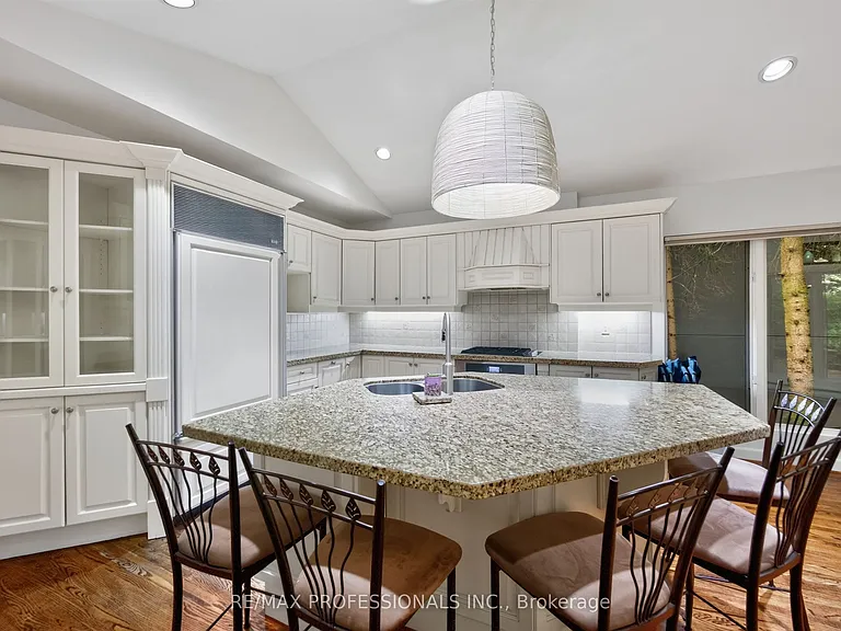32 Edenbrook Hl — Photo 14