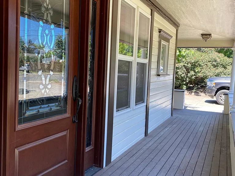 715 E Capitol Ave — Photo 24