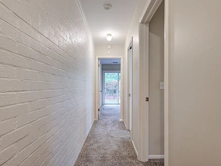 4616 N Harvey Pkwy — Photo 20