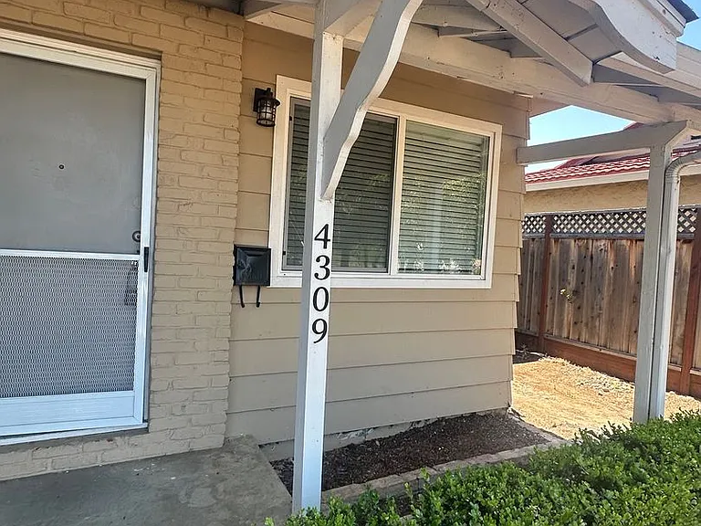 4309 Ross Ave — Photo 20