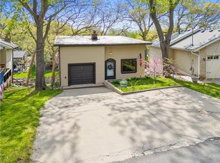 619 NW North Shore Dr, Lake Waukomis, MO 64151