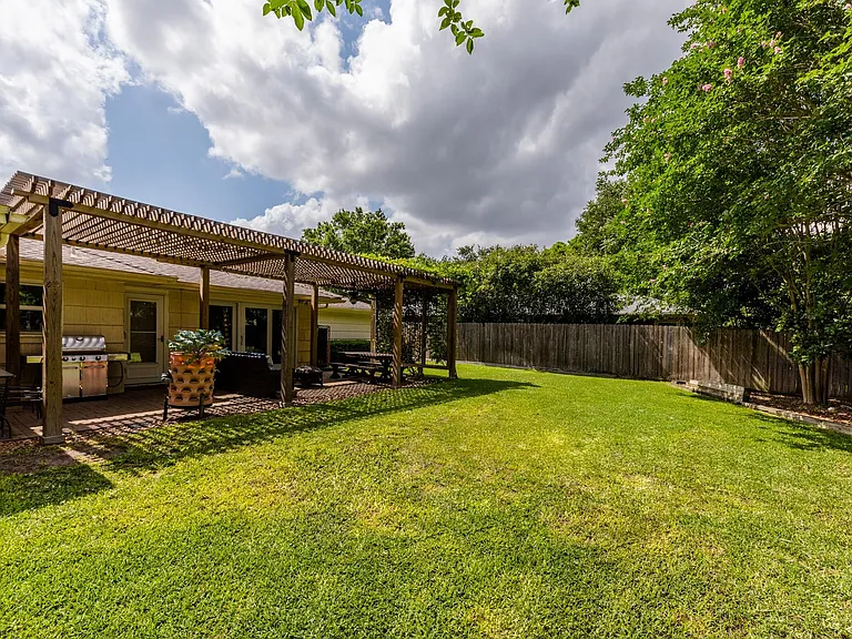 8323 Lorrie Dr — Photo 28