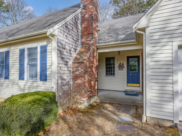 20 Bray Farm Road S, Yarmouth Port, MA 02675