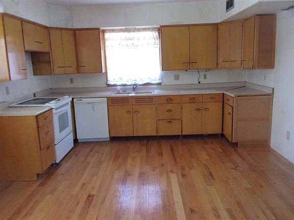5th image of 2590 Saint Anne Dr