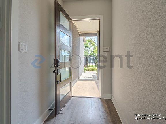 4th image of 4614 Redbud St