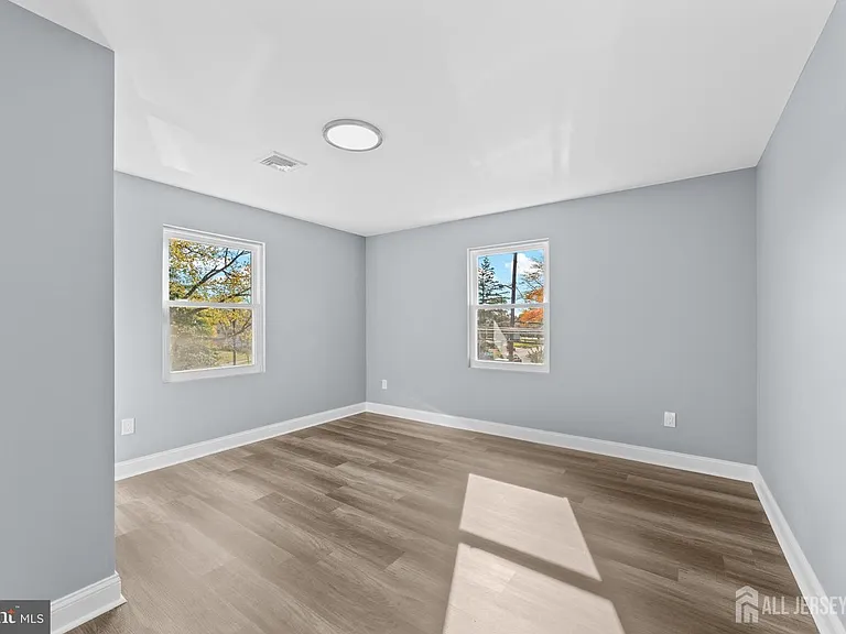245 William St #B — Photo 7