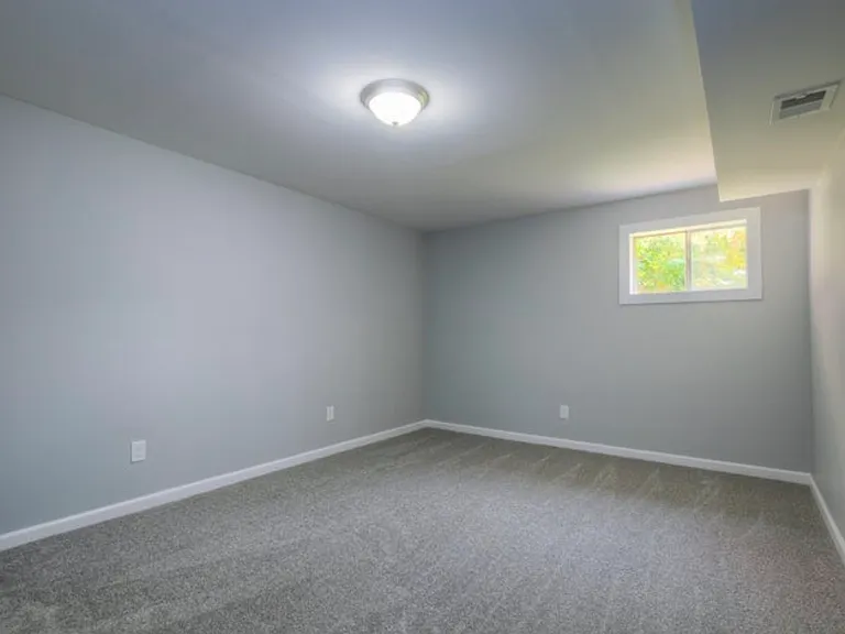 5822 Merriman Rd — Photo 17