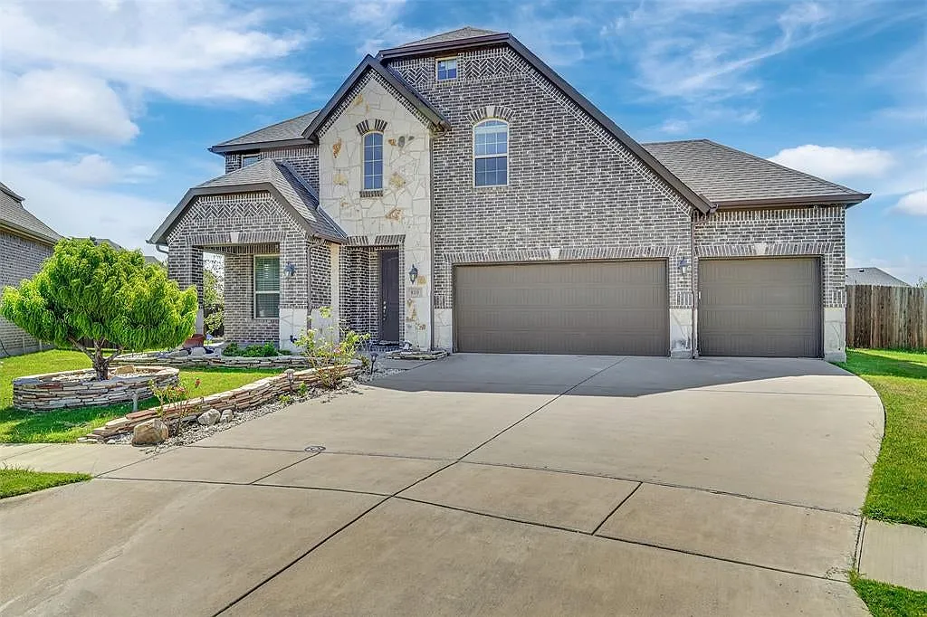 4 bed, 3.5 bath, 3482 sqft, $3,500 — Photo 1