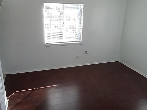 3rd image of 1920 W 25th St APT 209