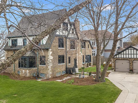 4th image of 7108 1st Ave