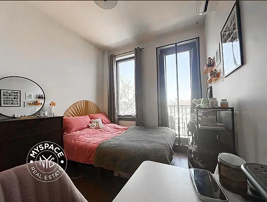 Rented by MySpaceNYC | media 17