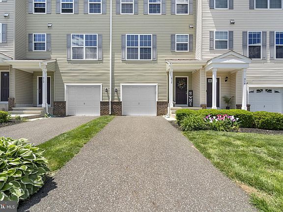 3rd image of 912 Georgetown Rd