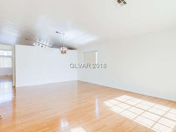 4th image of 217 Tamarack Dr