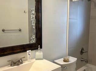 621 NW 207th Ter, Pembroke Pines, FL 33029