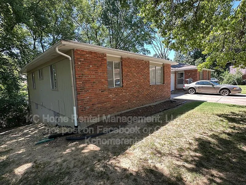 2 bed, 1.0 bath, $1,150 — Photo 4