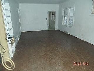5th image of 2030 Leslie St