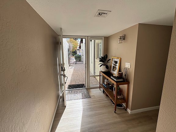 5th image of 16 E Manzanita Dr