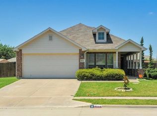 8516 Yellow Buckeye Dr, Fort Worth, TX 76140