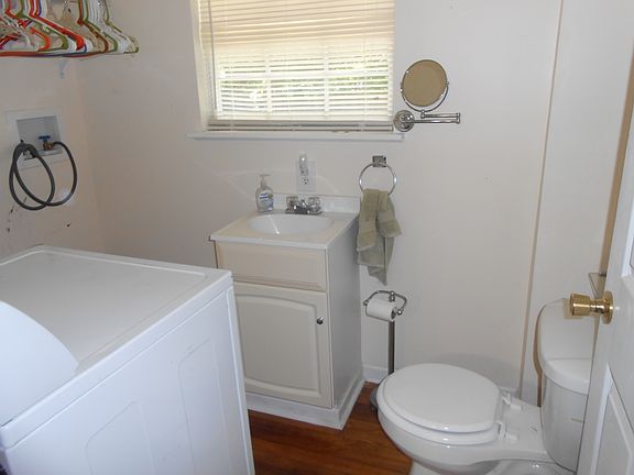 4th image of 285 W Hartel St