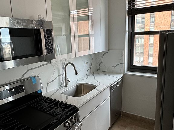 3rd image of 200 E 90th St APT 27C
