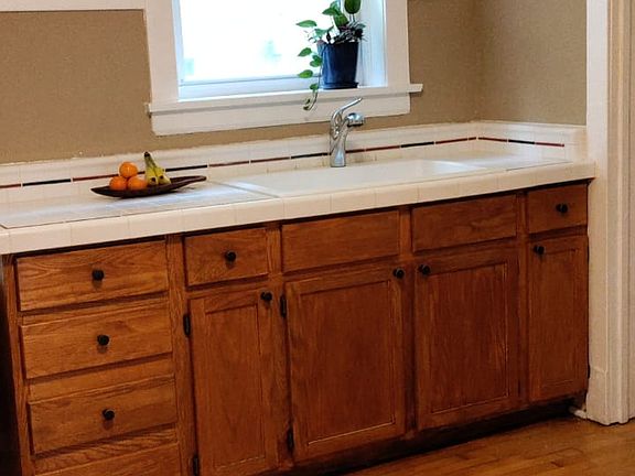 Double basin sink in kitchen
