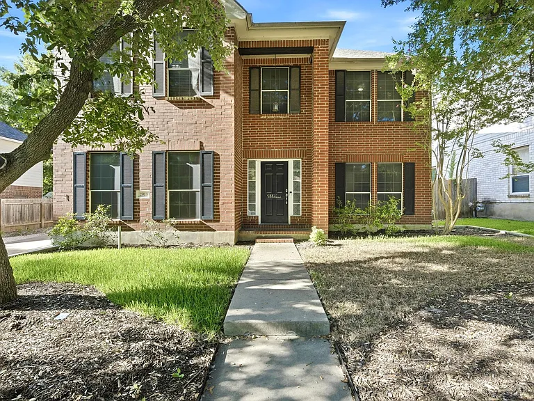 2913 Winchester Dr — Photo 1