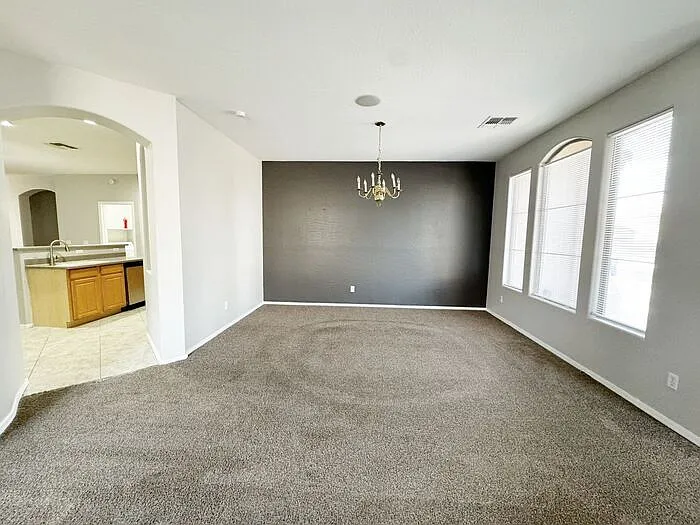 2421 W Ellis St — Photo 6
