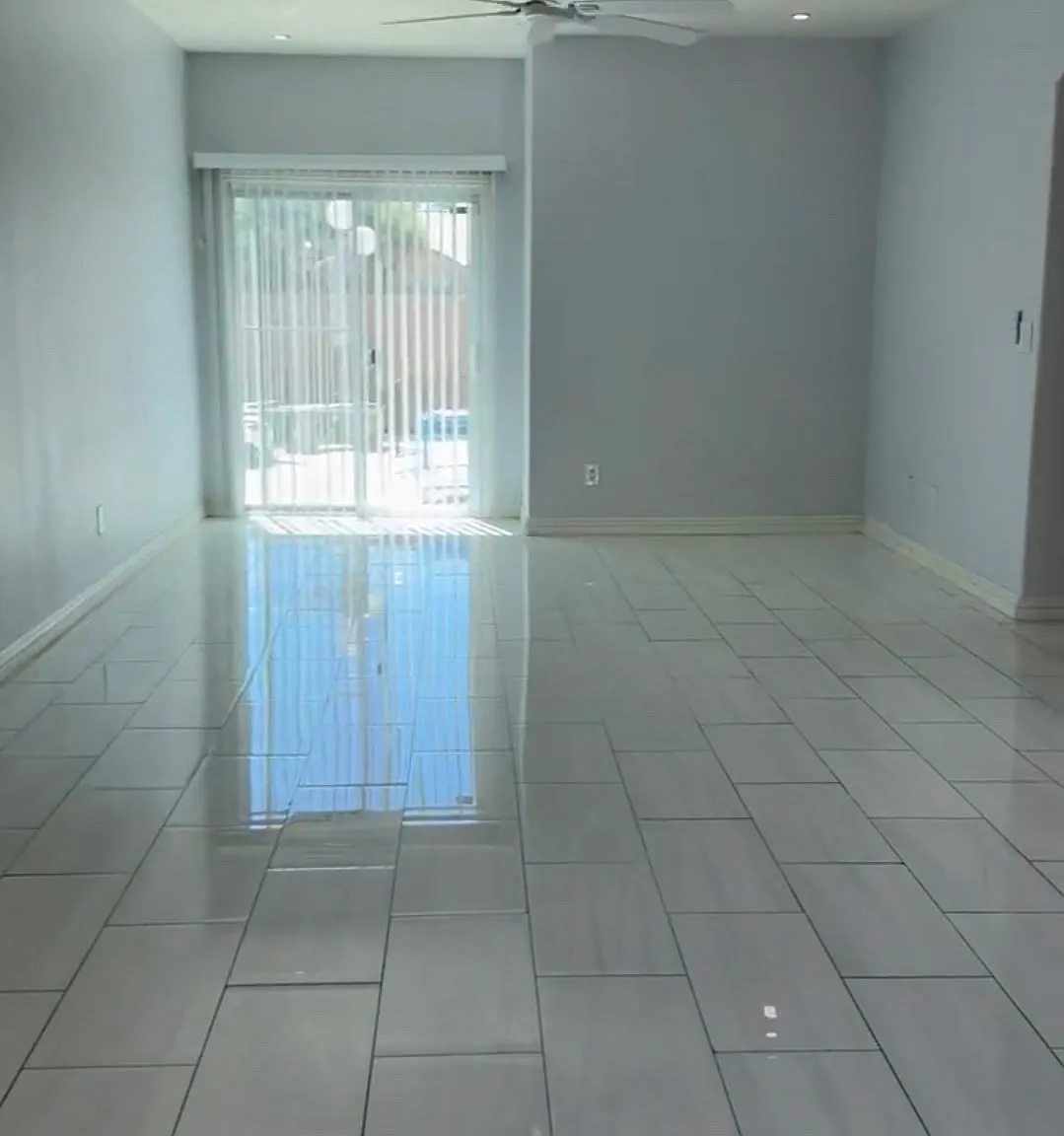 3 bed, 1996 sqft, $2,700 — Photo 2