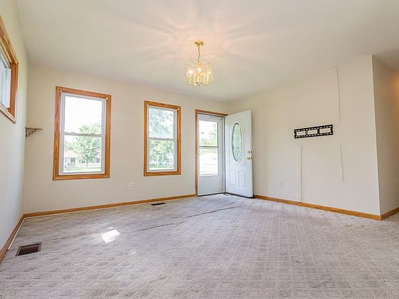 3rd image of 3878 Applewood Dr