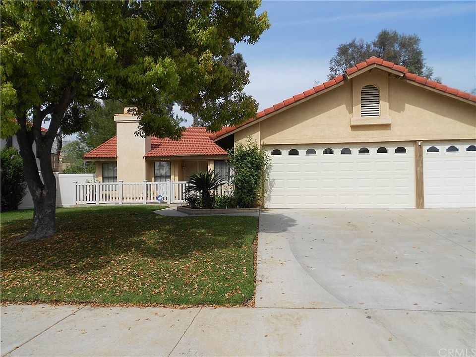 1st image of 23812 Pine Field Dr