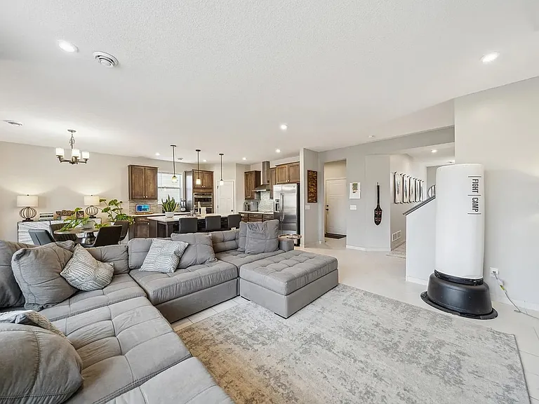 1859 Hinsdale Cir — Photo 6
