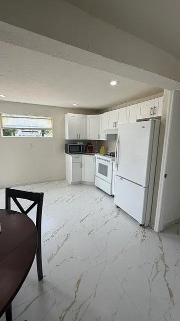 1 bed, 700 sqft, $925 — Photo 3