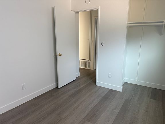 4th image of 5656 Chateau Dr #4