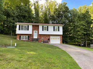 4204 Irish Heights Dr, Summersville, WV 26651