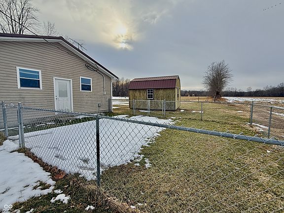 3rd image of 3132 S County Road 1300 E