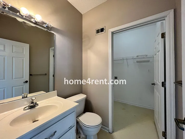 8310 NW 77th Ter — Photo 18