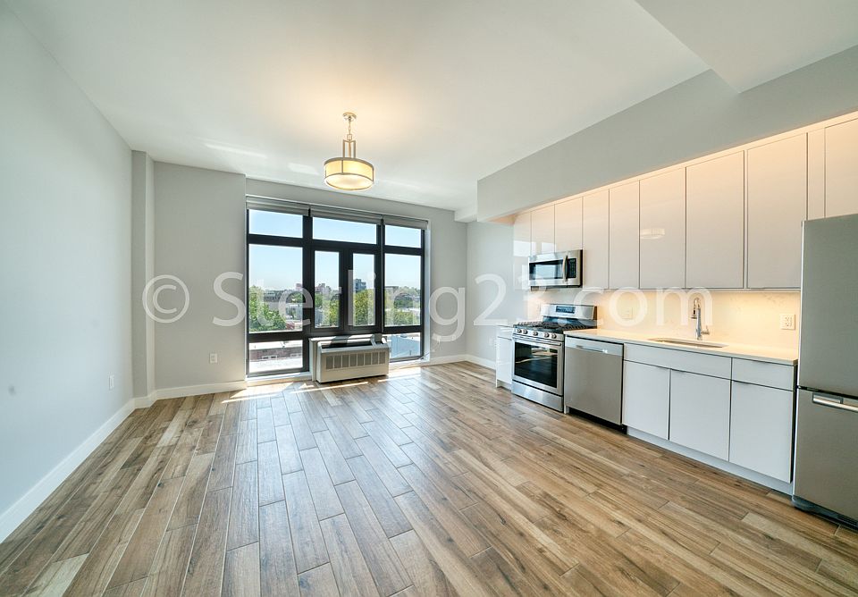 1st image of 3112 24th Ave #3C