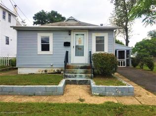 87 Palmer St, Belford, NJ 07718