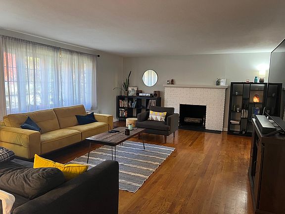 Living from top of stairs Lp