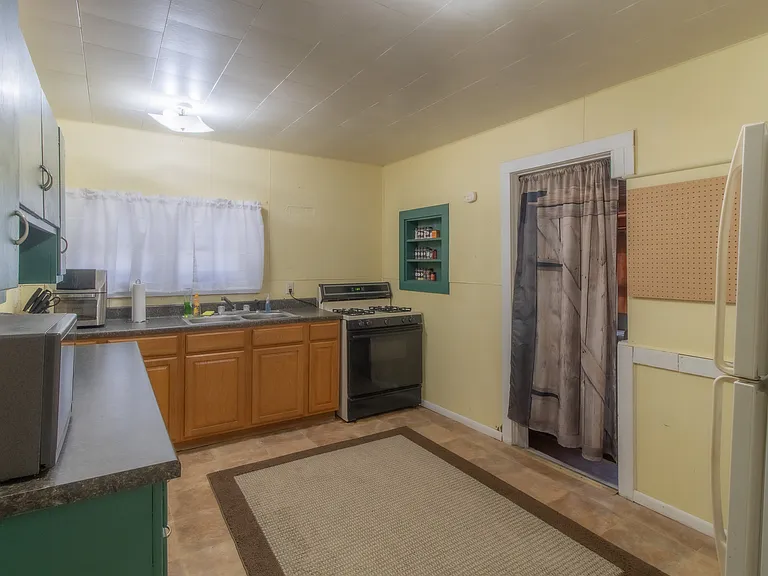 1022 Greenleaf St — Photo 6