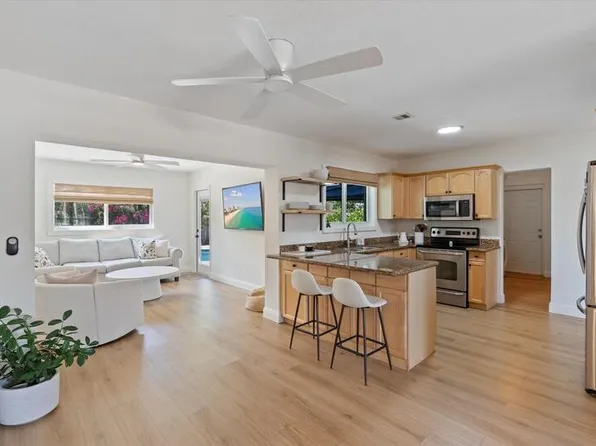4921 NE 23rd Ave, Lighthouse Pt, FL 33064