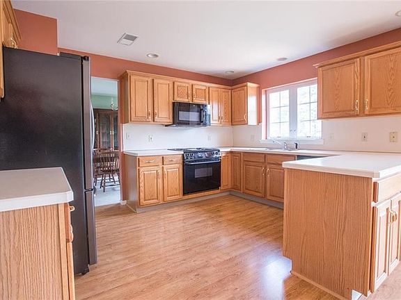 3rd image of 1199 Sierra Dr