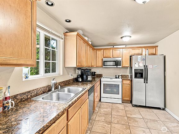 5th image of 8316 121st Street SW
