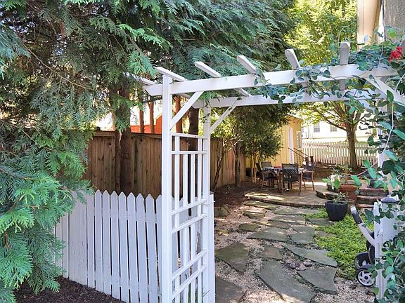 5th image of 100 Garden Cottage Ln