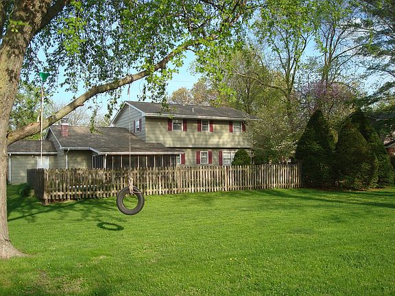 Backyard - fenced pool