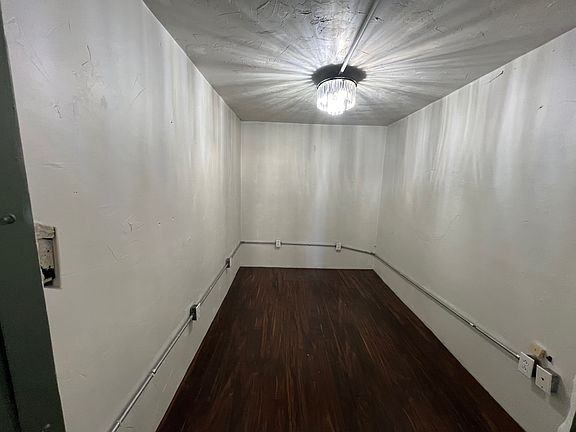 5th image of 108 6th Ave W