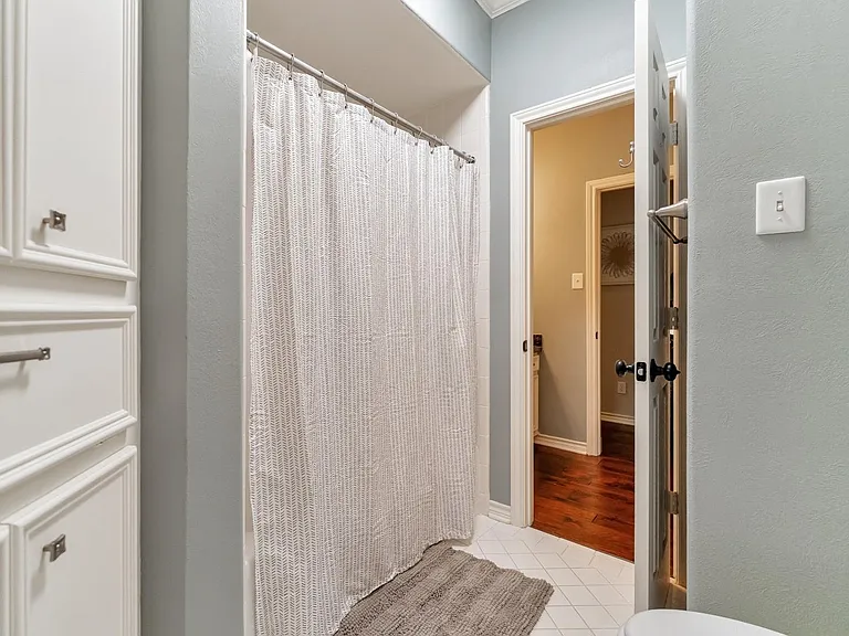 8311 Shoregrove Dr — Photo 25
