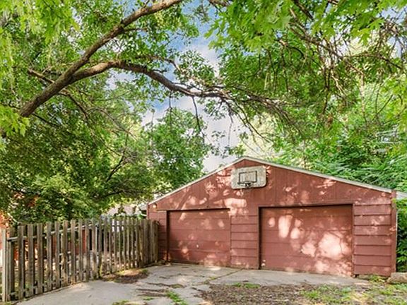2nd image of 400 37th Street Pl